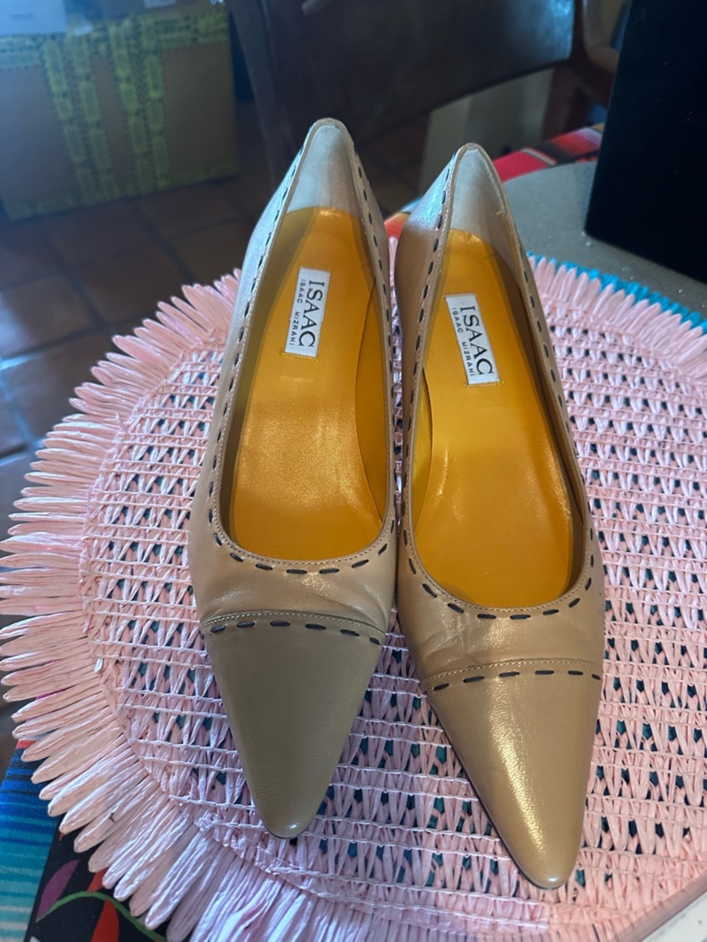 Tan Isaac Mizrahi